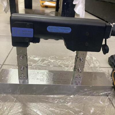 HUATEC Portable AC&DC Magnetic Yoke Flaw Detector with UV Lamp Intensity ≥5000uw/cm² for NDT Testing